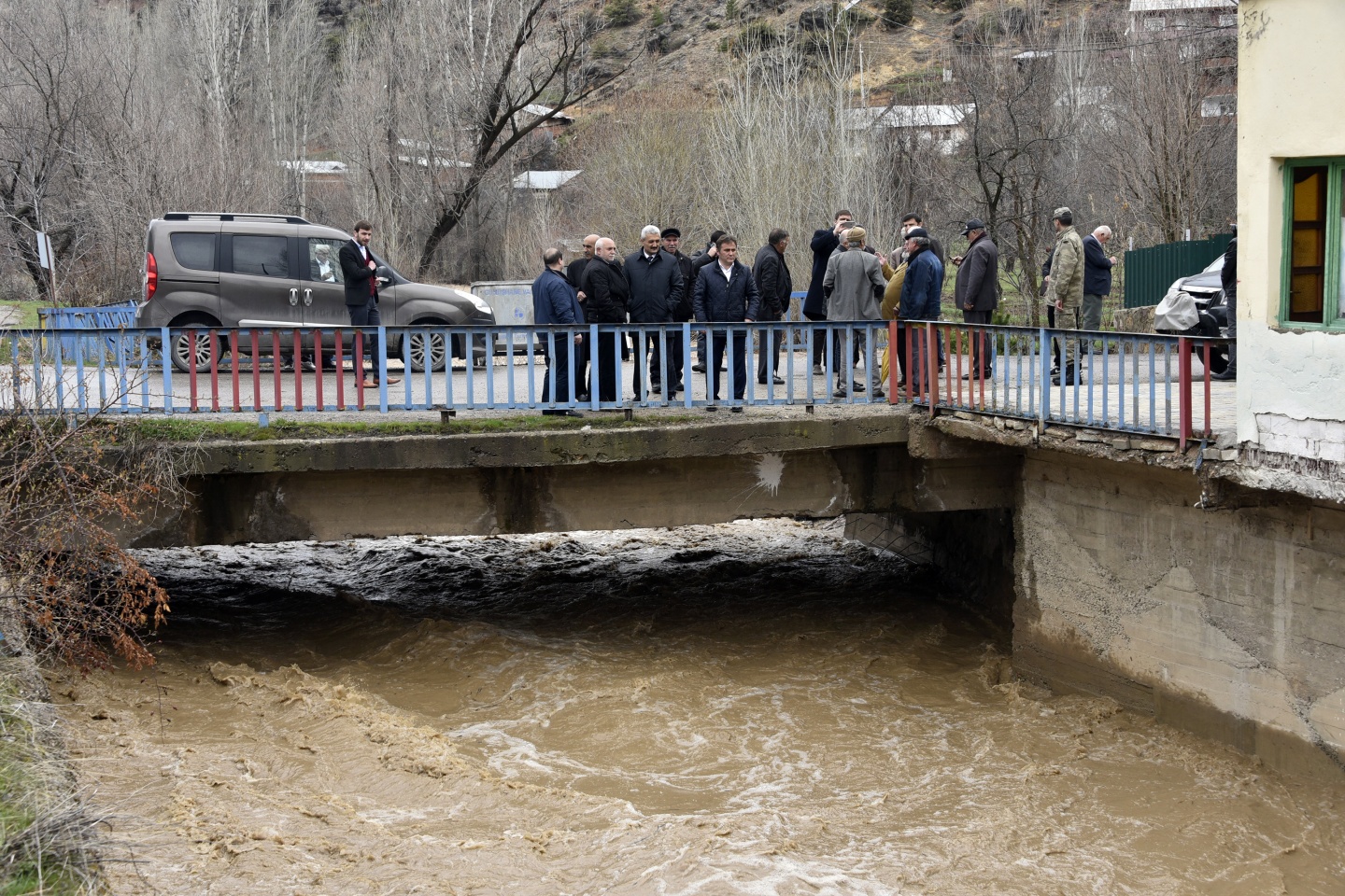 Gümüşhane’de yağmur dereleri taşırdı 10