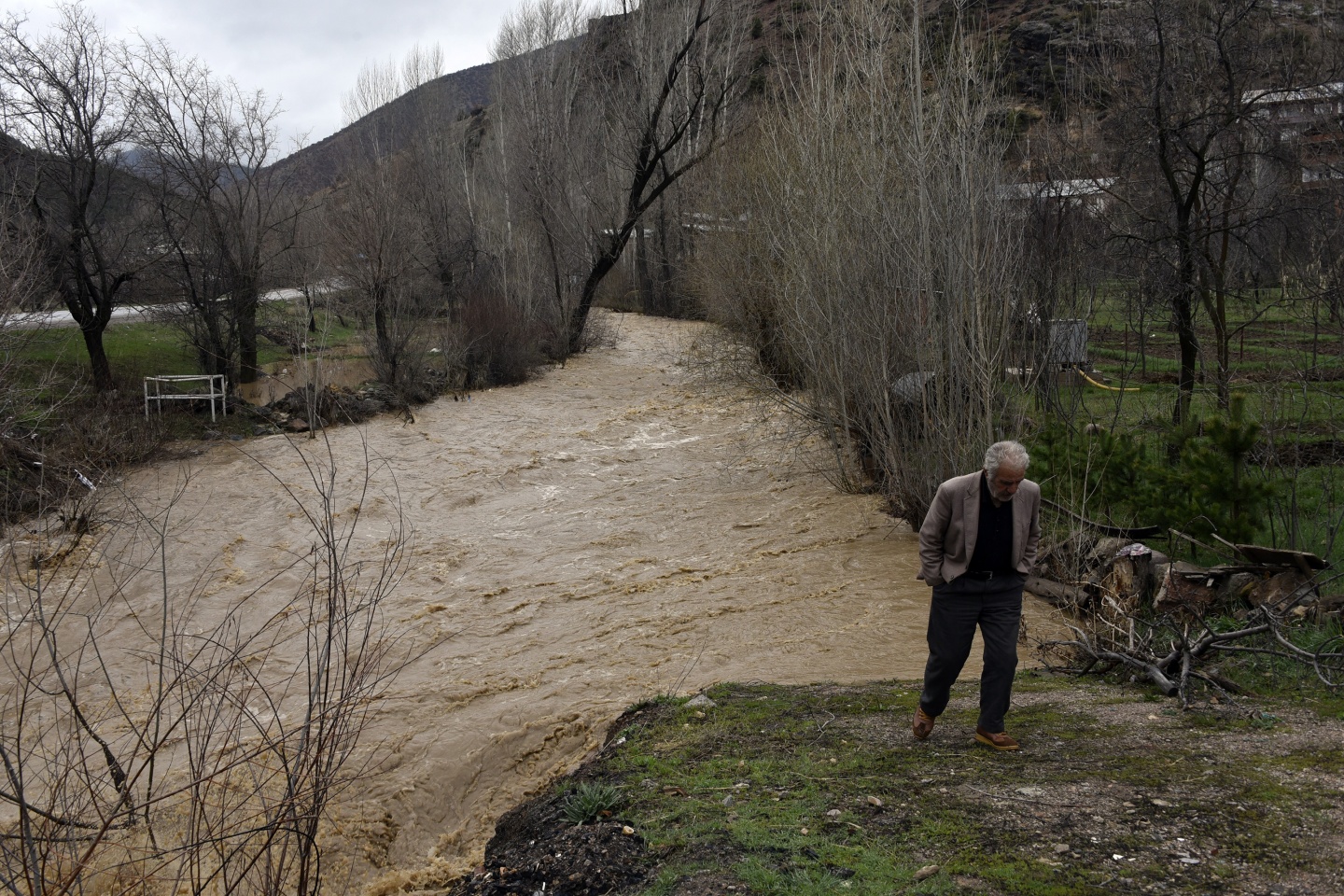 Gümüşhane’de yağmur dereleri taşırdı 26