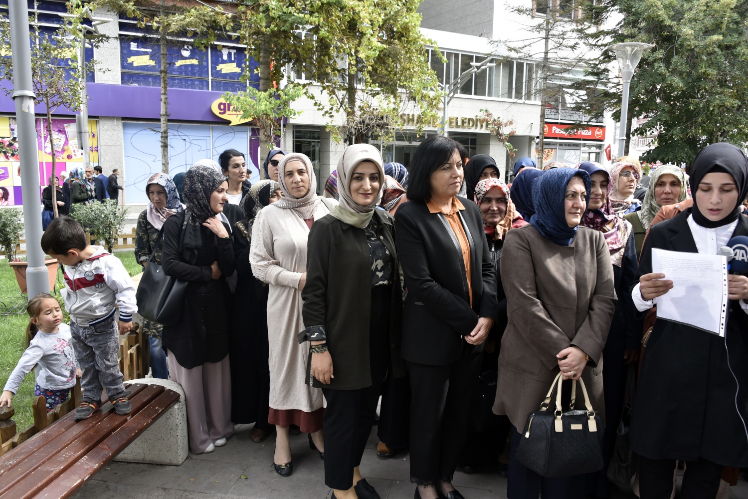 Gümüşhane’deki STK’lardan evlat nöbeti tutan annelere destek 10