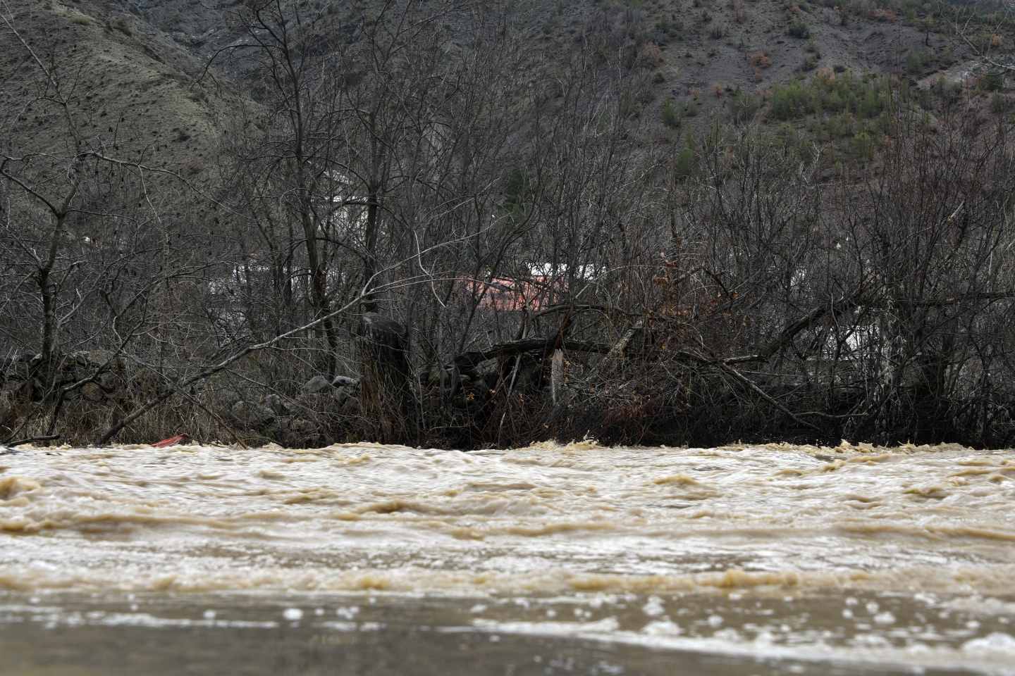 Gümüşhane’de yağmur dereleri taşırdı 9
