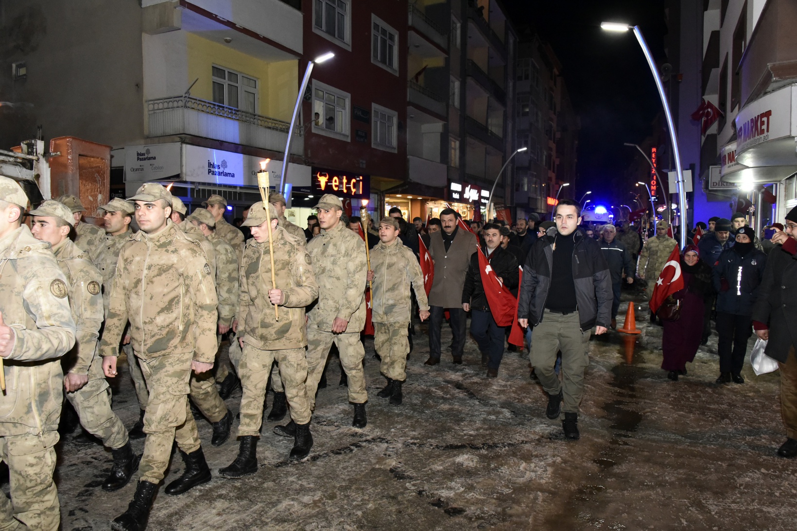 Gümüşhane’de eksi 5 derecede kurtuluş yürüyüşü 9