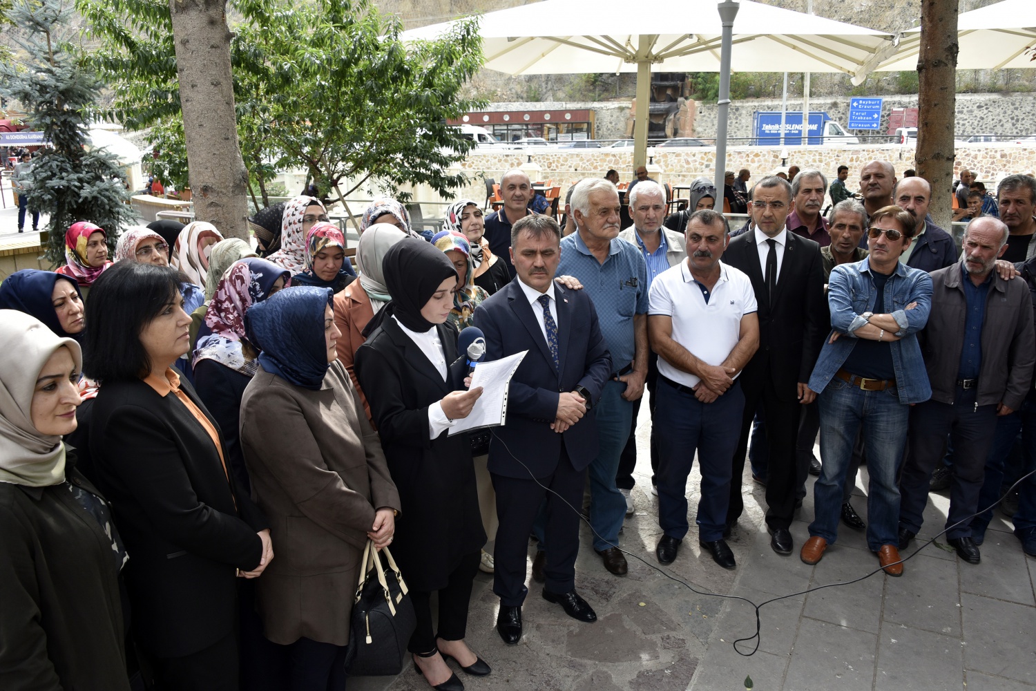 Gümüşhane’deki STK’lardan evlat nöbeti tutan annelere destek 6