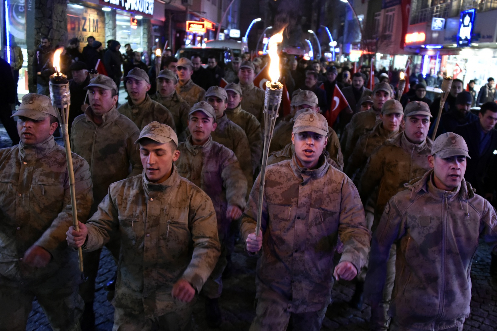 Gümüşhane’de eksi 5 derecede kurtuluş yürüyüşü 16