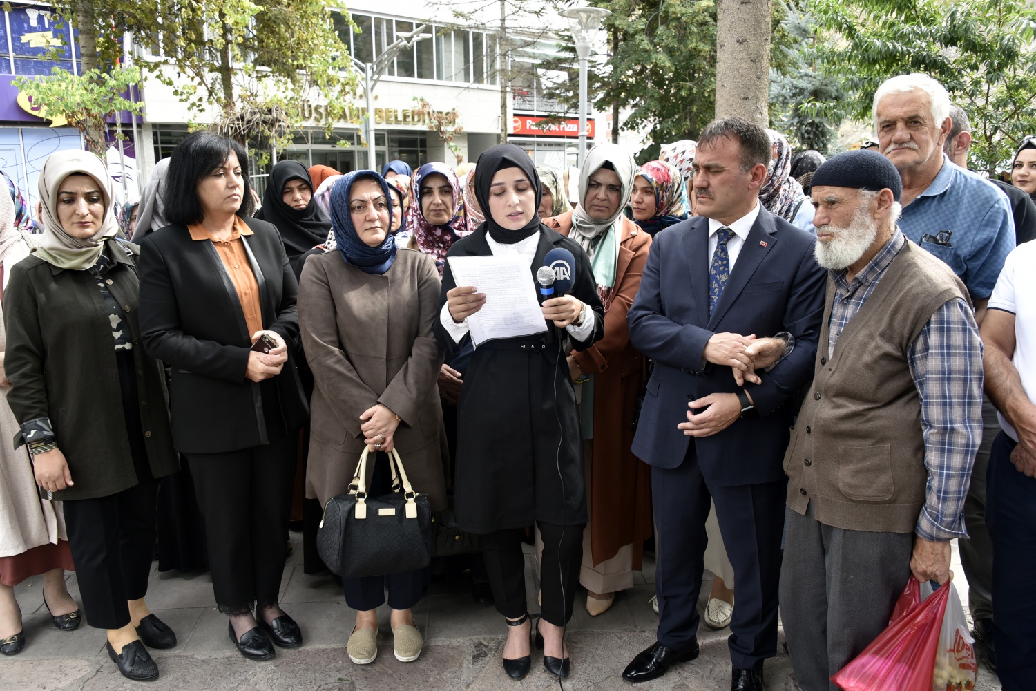 Gümüşhane’deki STK’lardan evlat nöbeti tutan annelere destek 2