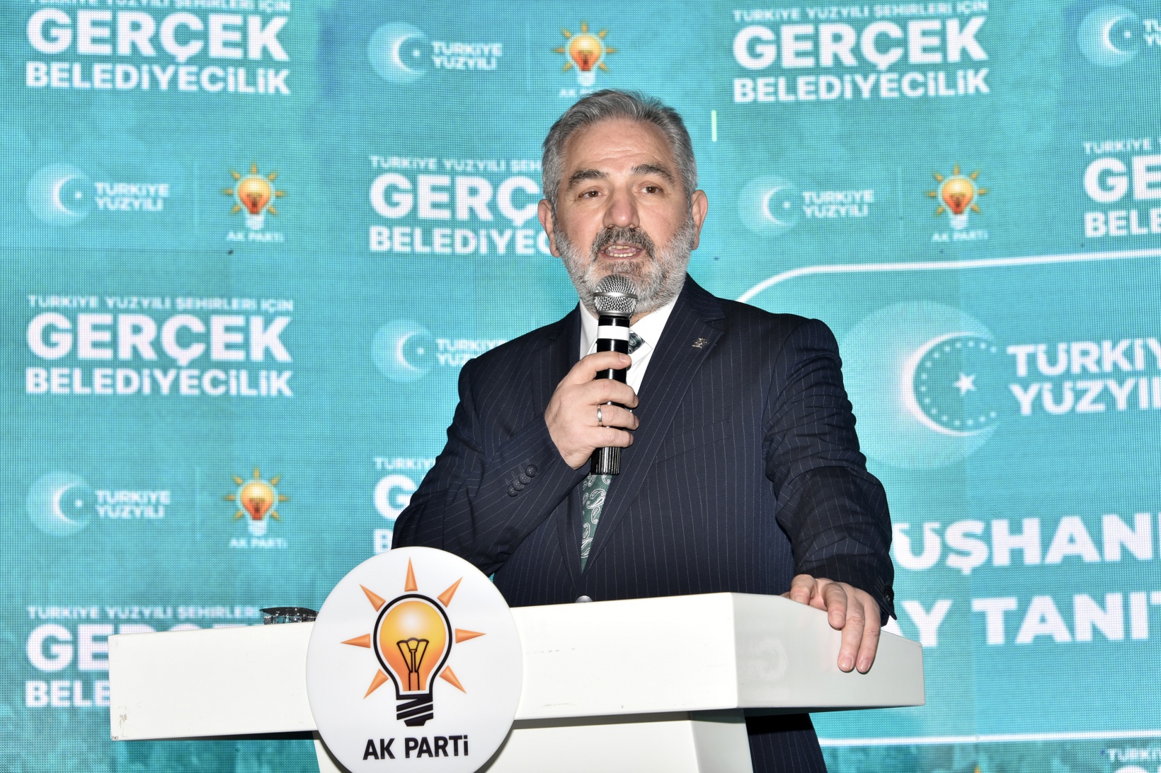 AK Parti’den aday tanıtım toplantısı 12