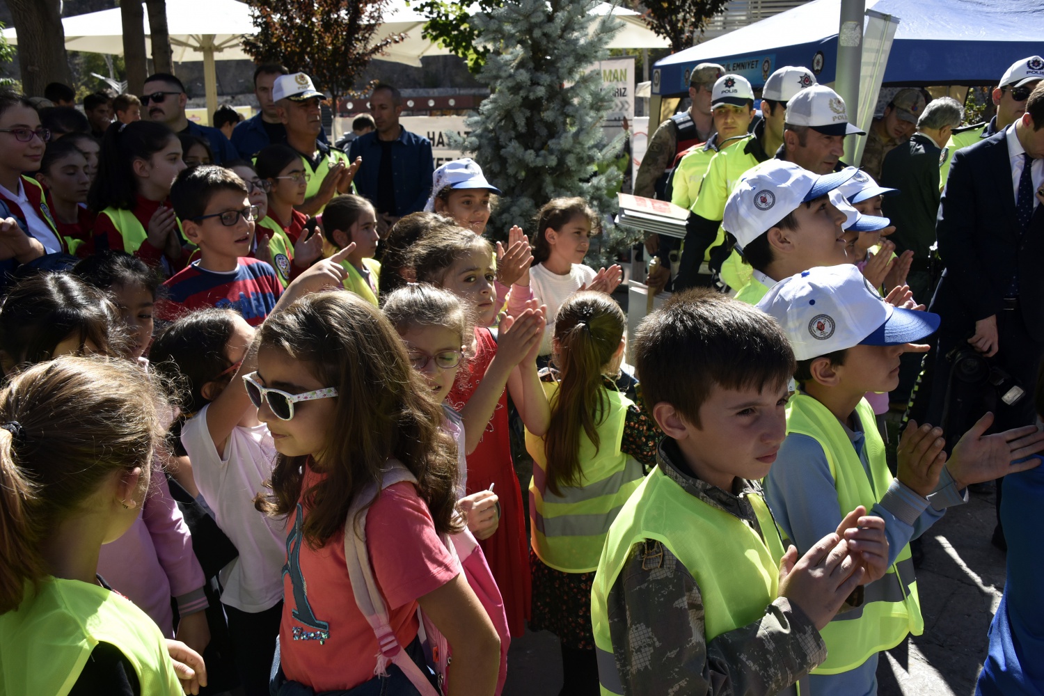 Gümüşhane’de yayalara yol verenlere teşekkür belgesi verildi 12
