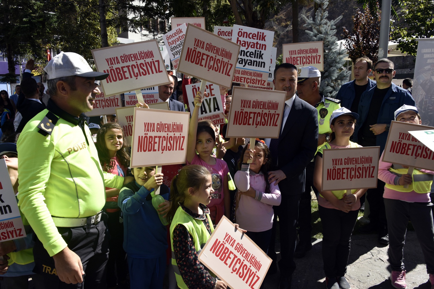Gümüşhane’de yayalara yol verenlere teşekkür belgesi verildi 26