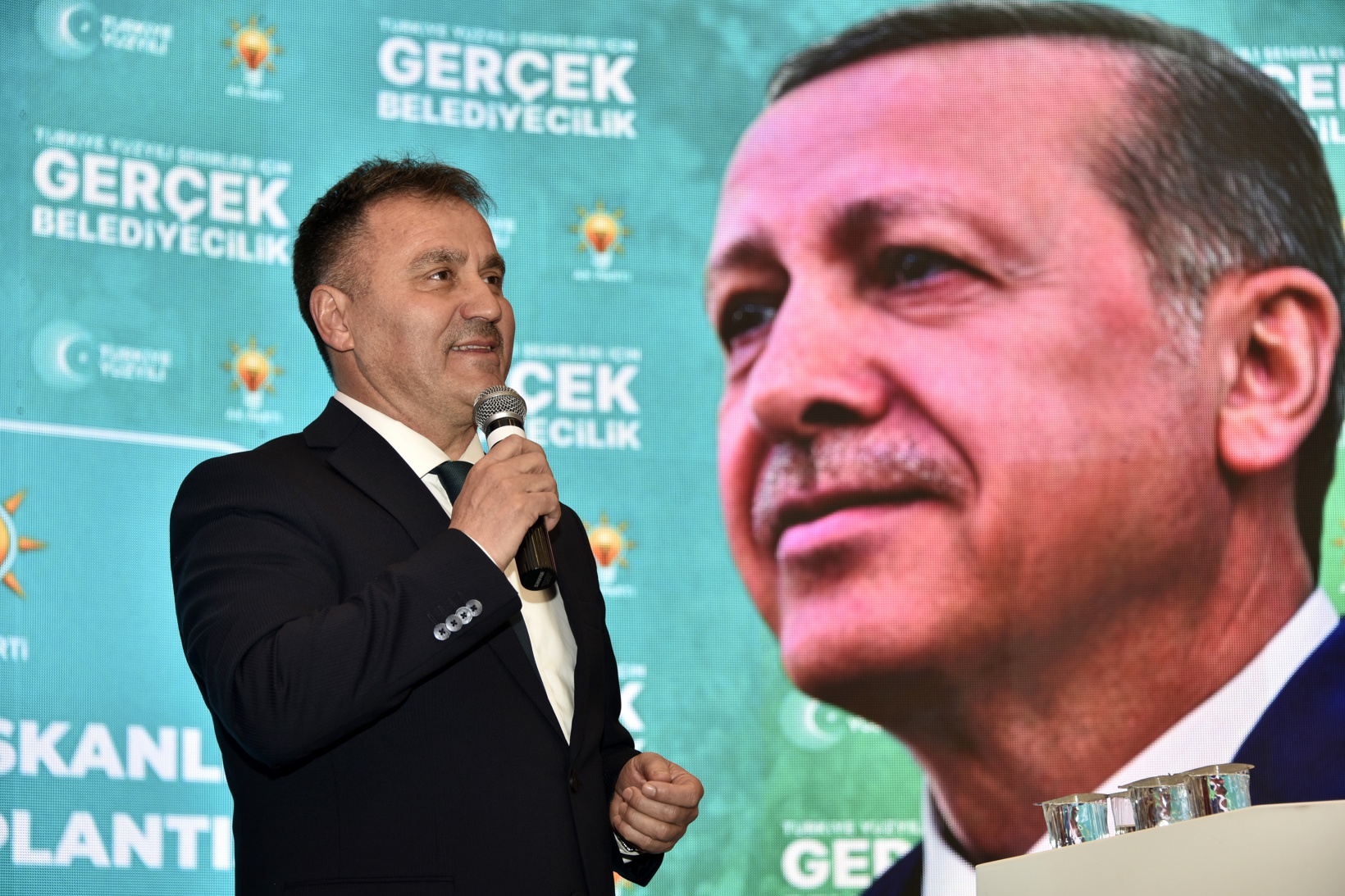 AK Parti’den aday tanıtım toplantısı 24