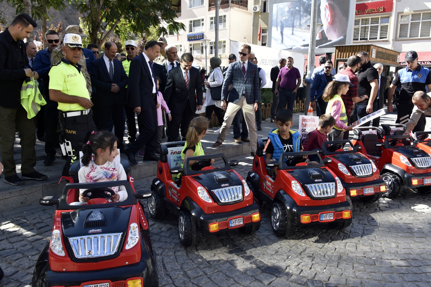 Gümüşhane’de yayalara yol verenlere teşekkür belgesi verildi 31