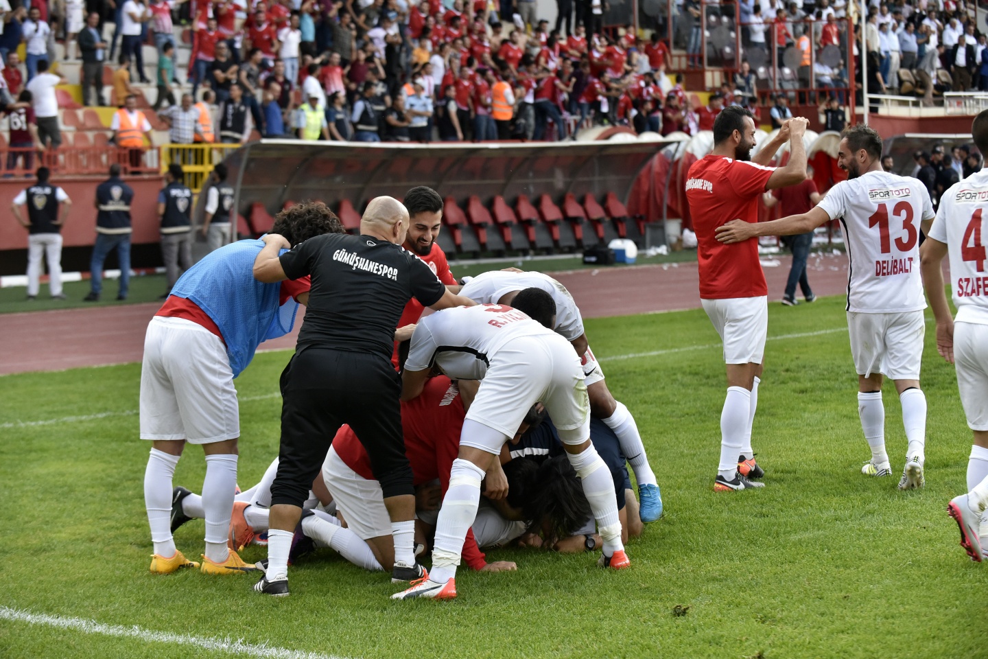 Gümüş'ten süper başlangıç: 2-1 71