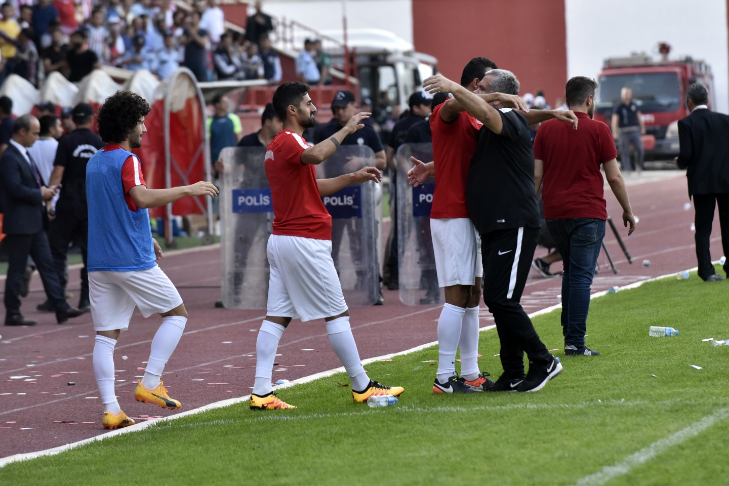 Gümüş'ten süper başlangıç: 2-1 76