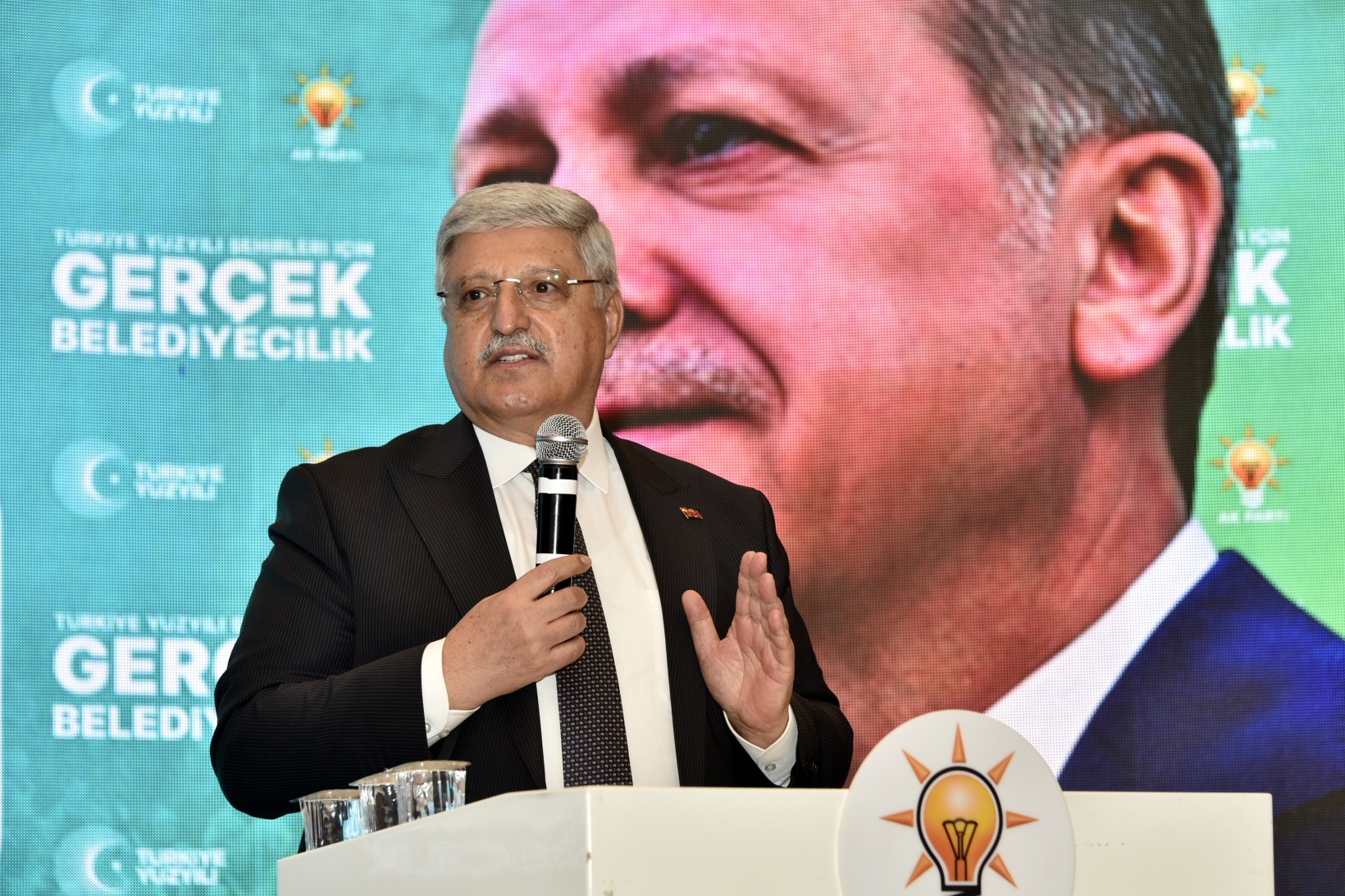 AK Parti’den aday tanıtım toplantısı 10