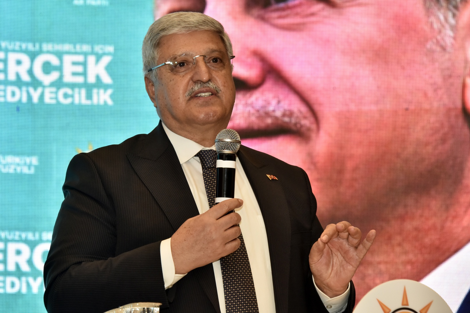 AK Parti’den aday tanıtım toplantısı 9