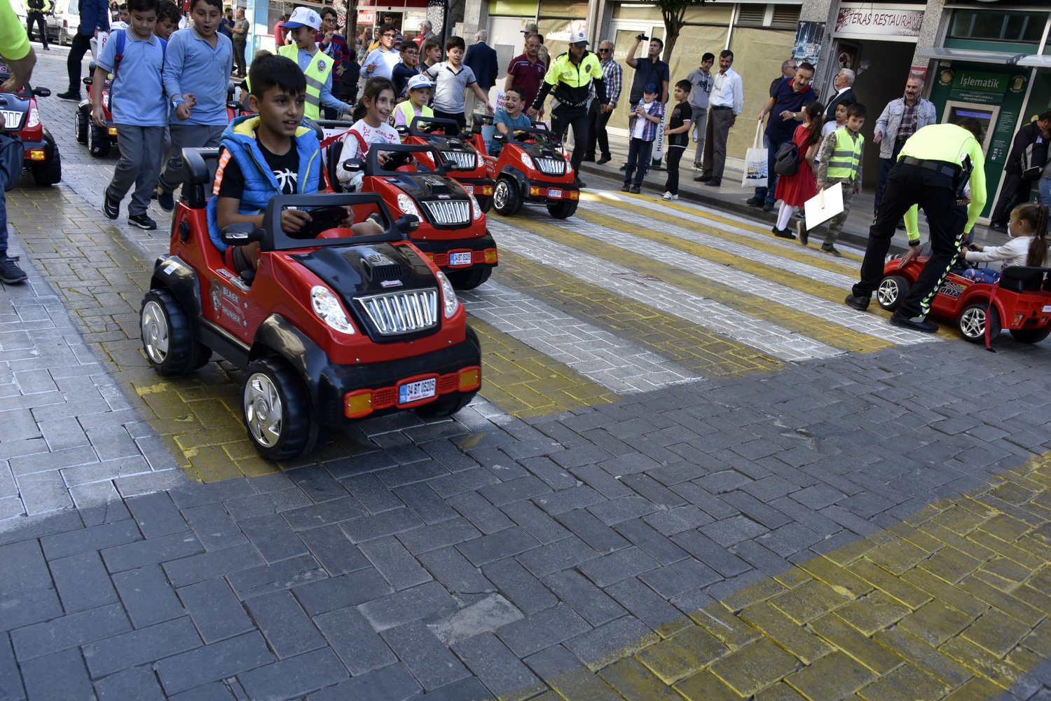 Gümüşhane’de yayalara yol verenlere teşekkür belgesi verildi 33