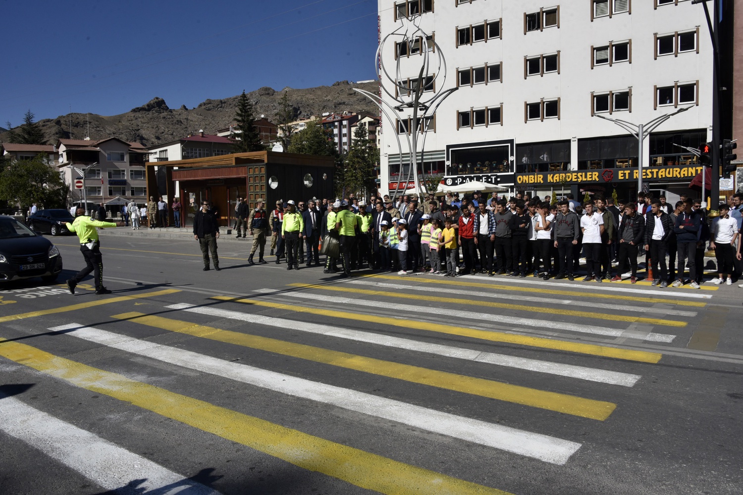 Gümüşhane’de yayalara yol verenlere teşekkür belgesi verildi 28