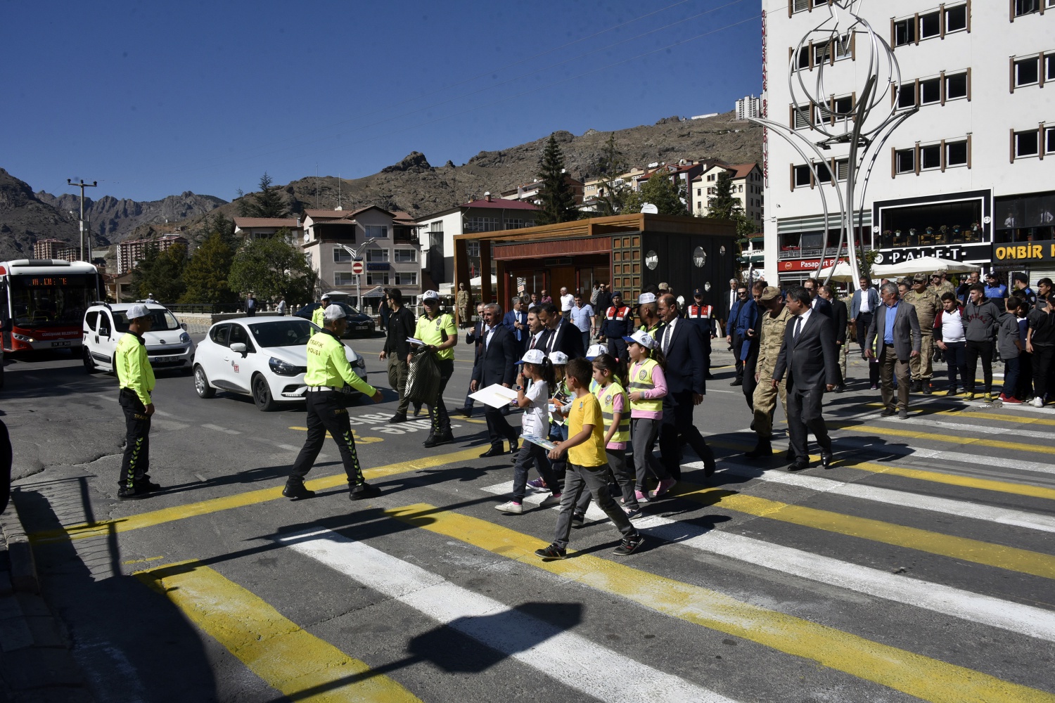 Gümüşhane’de yayalara yol verenlere teşekkür belgesi verildi 22