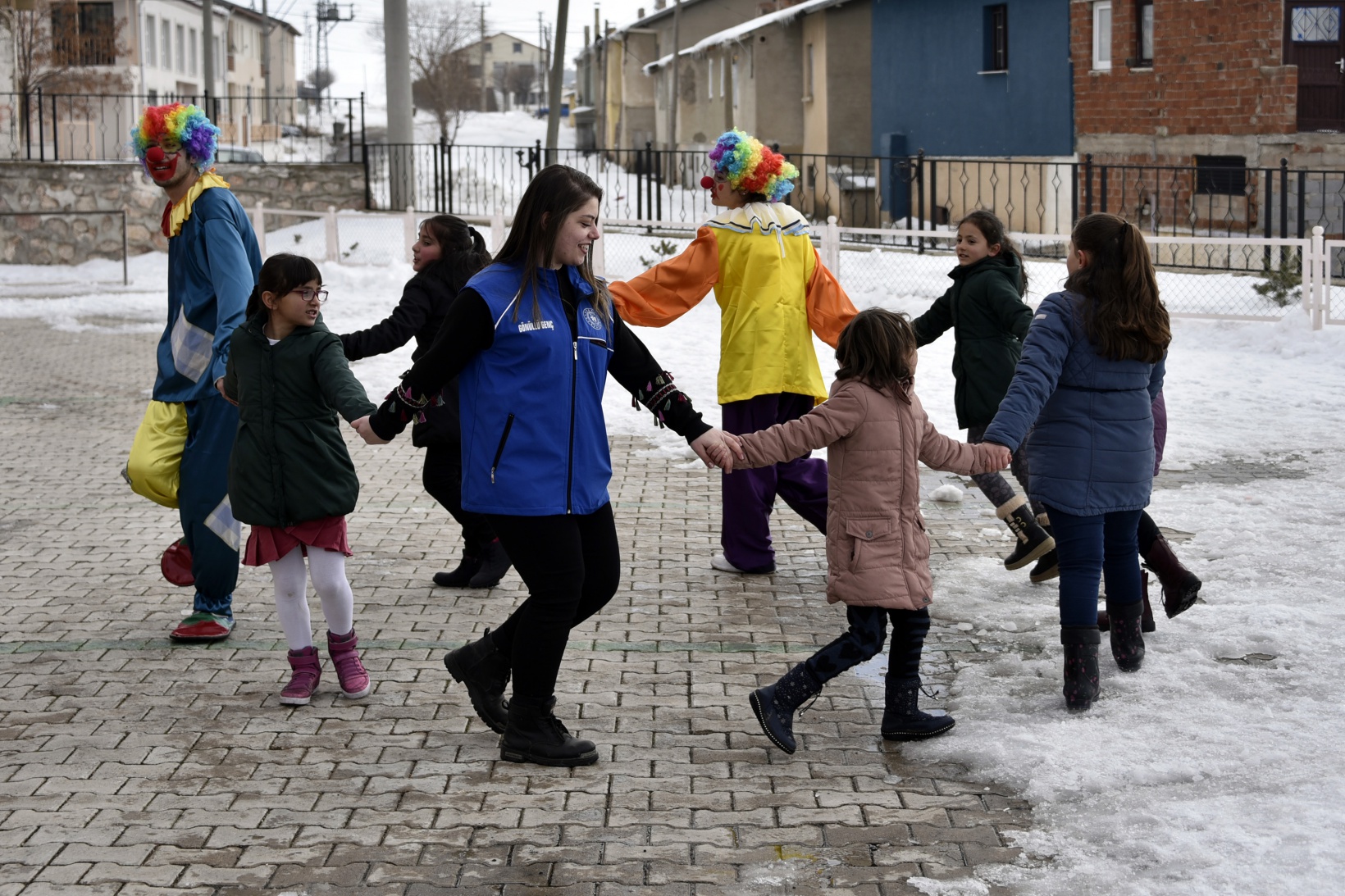 Vali Taşbilek köy okulunda çocuklarla buluştu 23