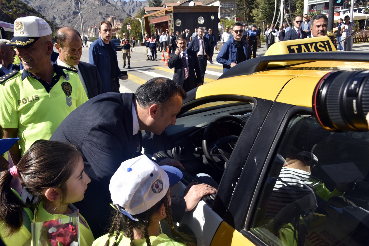 Gümüşhane’de yayalara yol verenlere teşekkür belgesi verildi 16