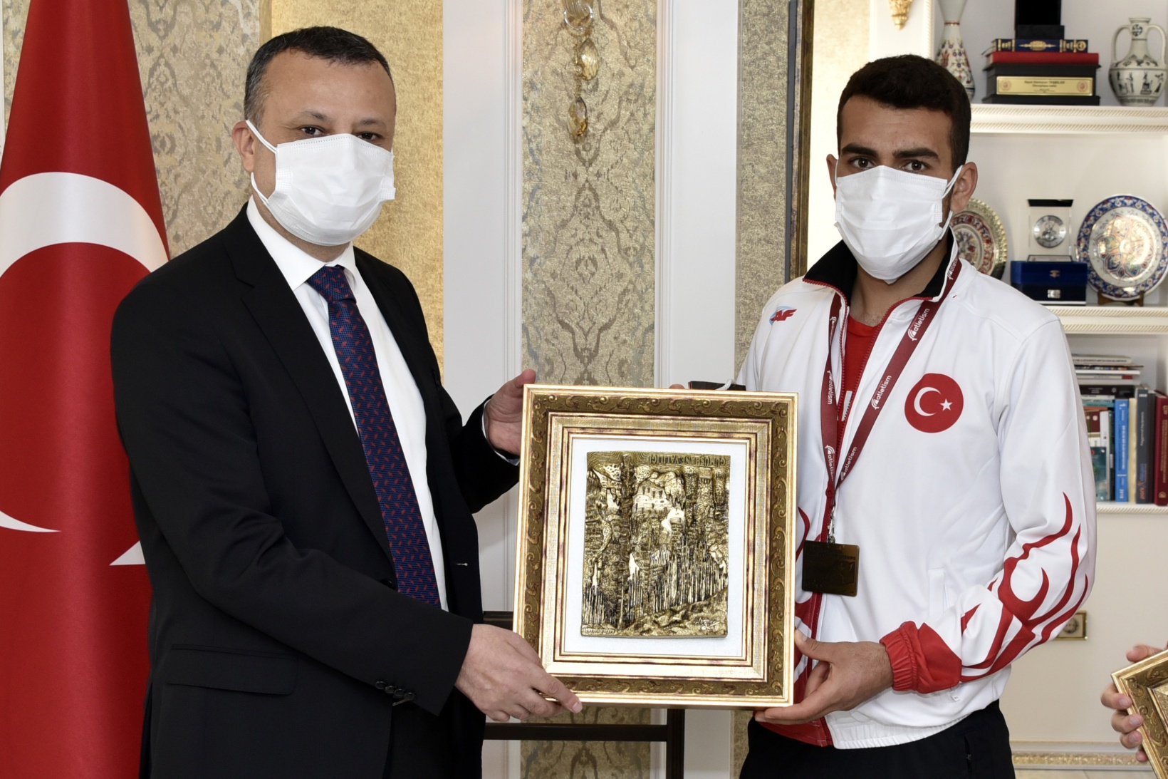 Katıldığı ilk uluslararası yarışmada Balkan Şampiyonu oldu 2