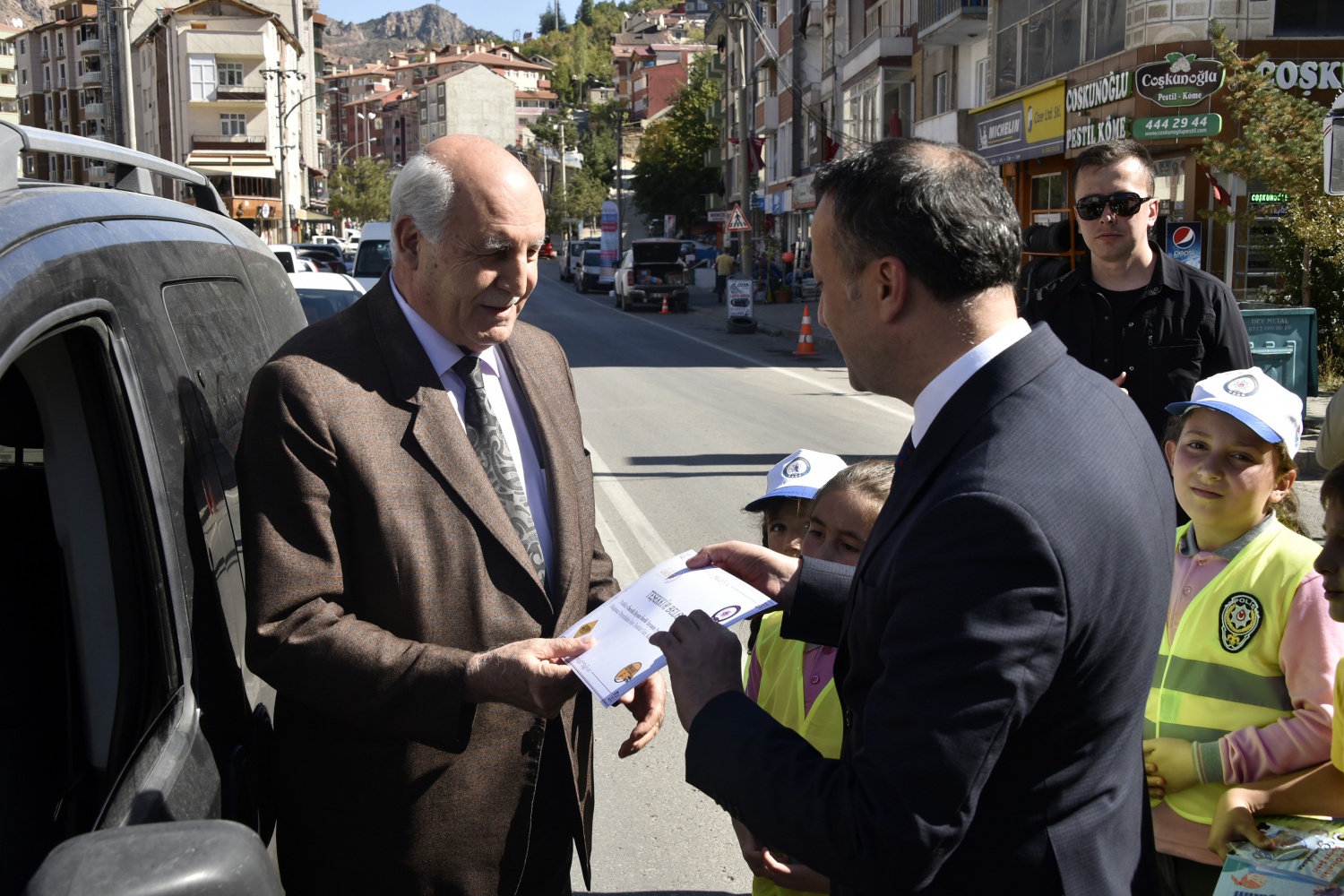 Gümüşhane’de yayalara yol verenlere teşekkür belgesi verildi 17