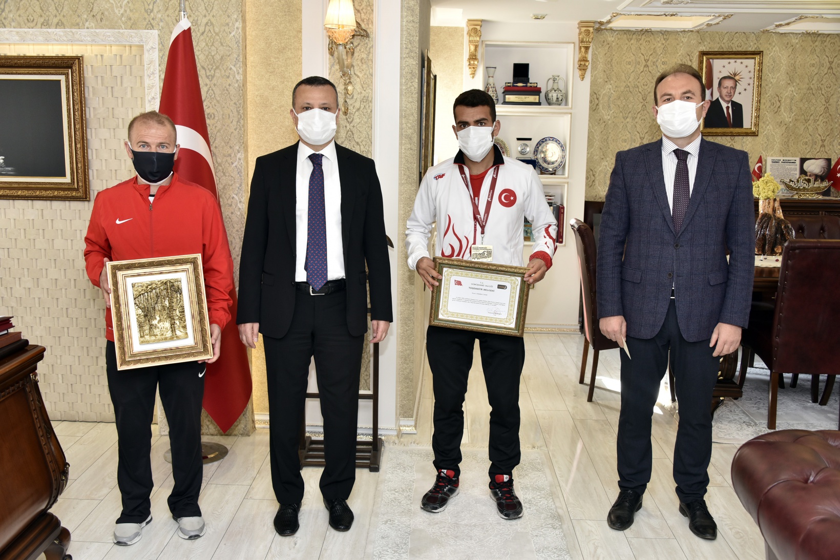 Katıldığı ilk uluslararası yarışmada Balkan Şampiyonu oldu 3