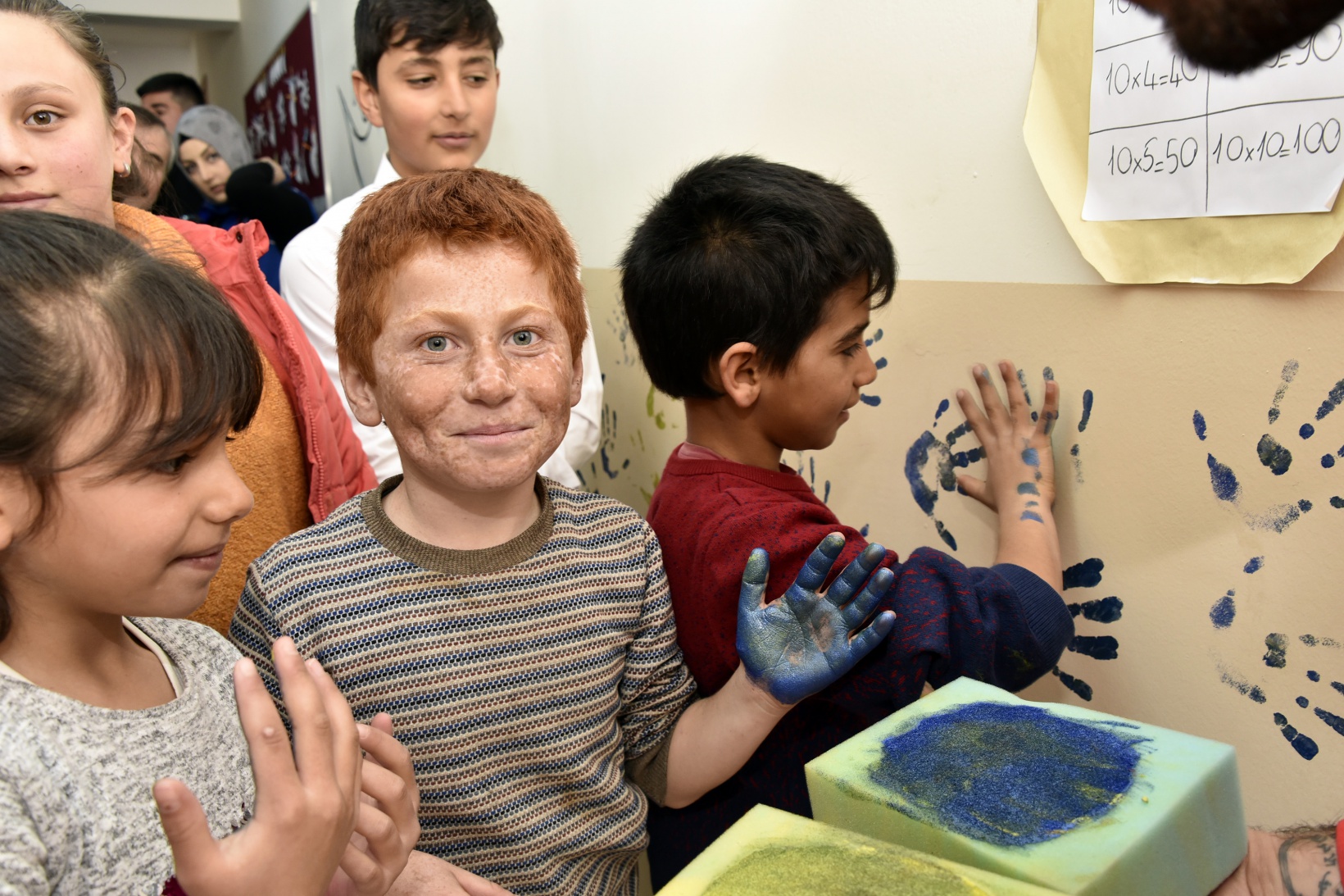 Vali Taşbilek köy okulunda çocuklarla buluştu 6