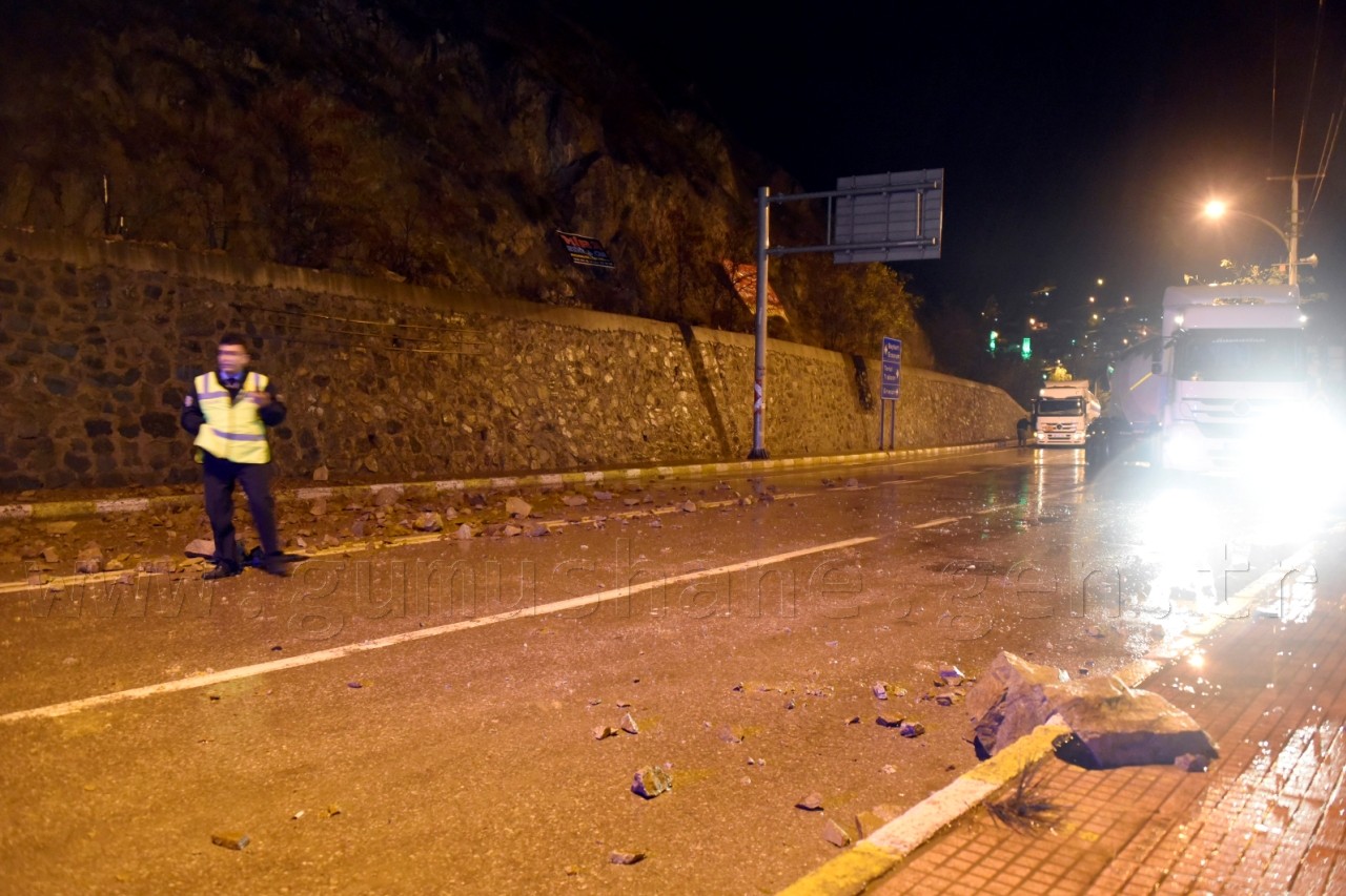 Transit yolda heyelan 1