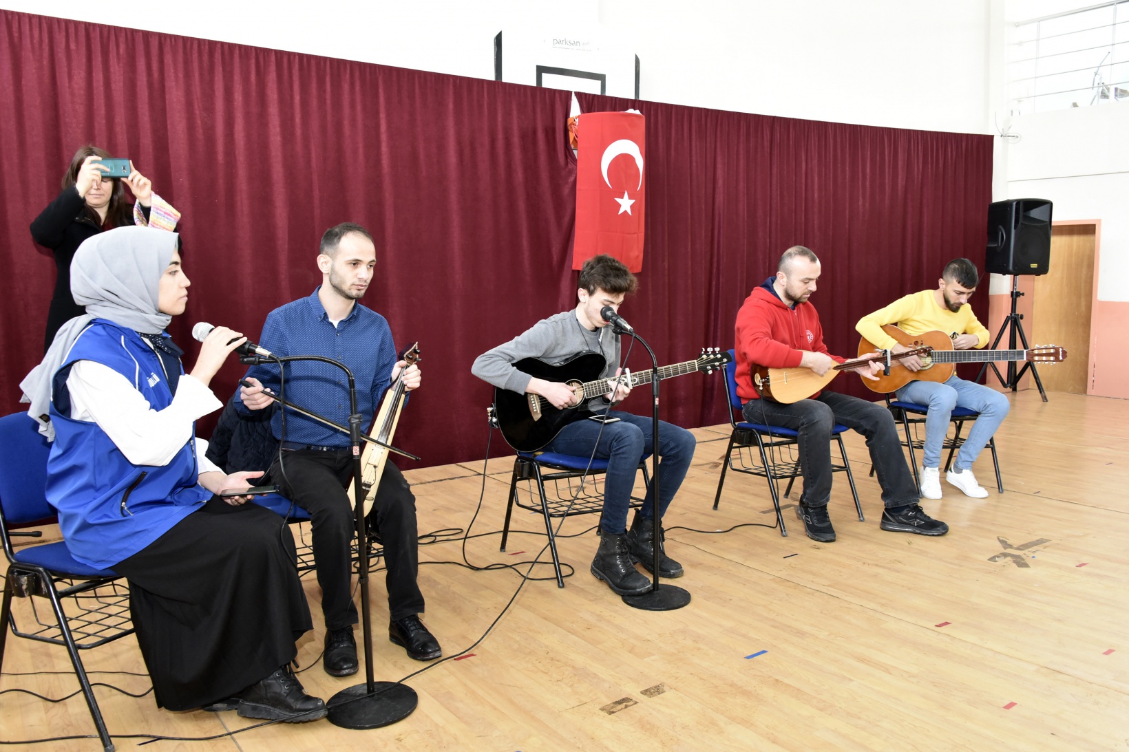 Vali Taşbilek köy okulunda çocuklarla buluştu 5