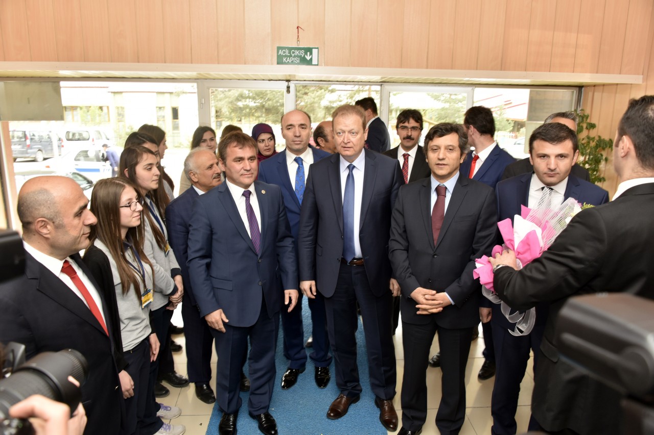 Gümüşhane Lisesinde Hasan Nuri Yaşar Kütüphanesi Açıldı 2