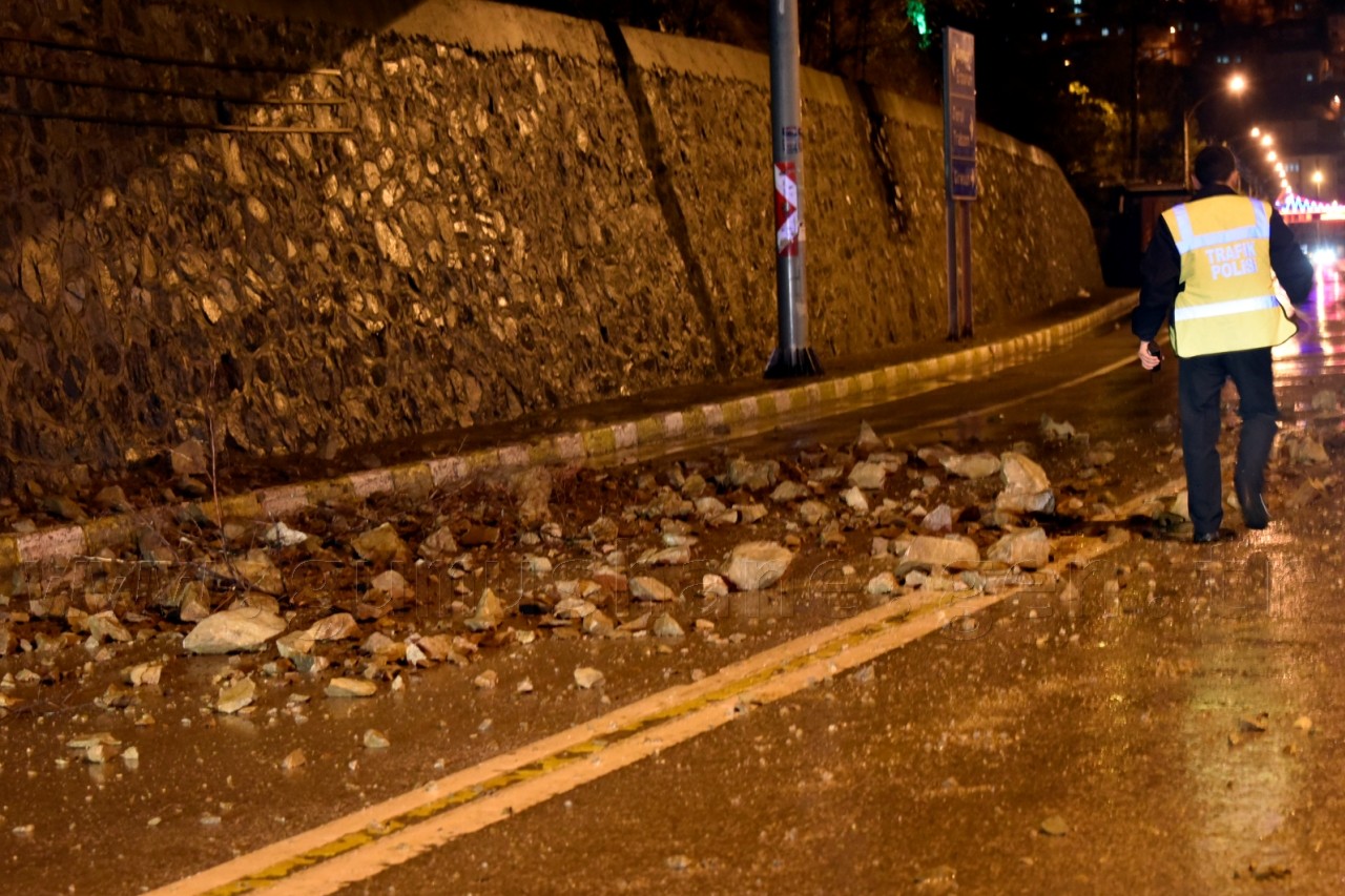 Transit yolda heyelan 2