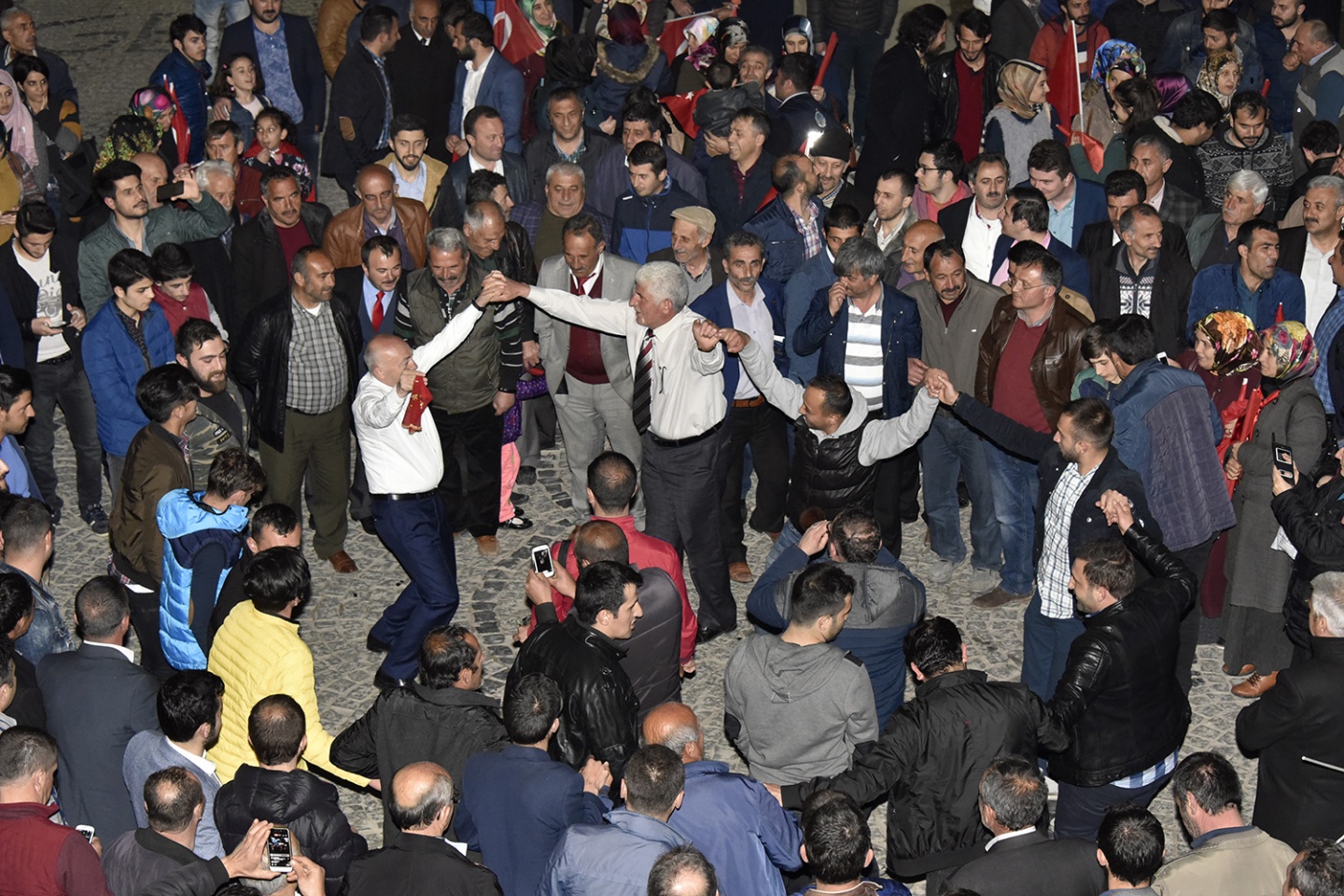 Gümüşhane’de ‘Başkan Erdoğan’ sloganlarıyla kutlama yapıldı 4