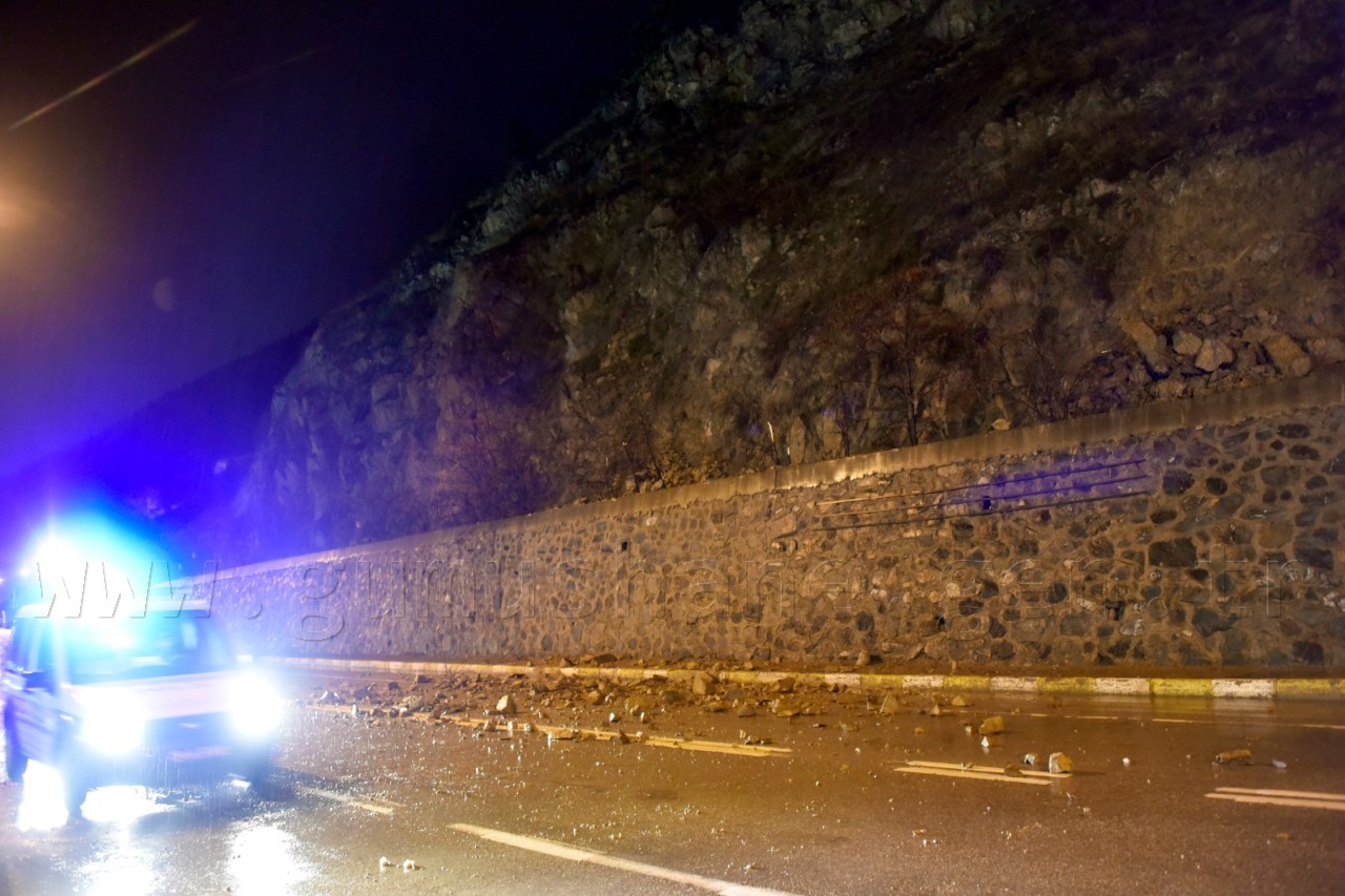 Transit yolda heyelan 4