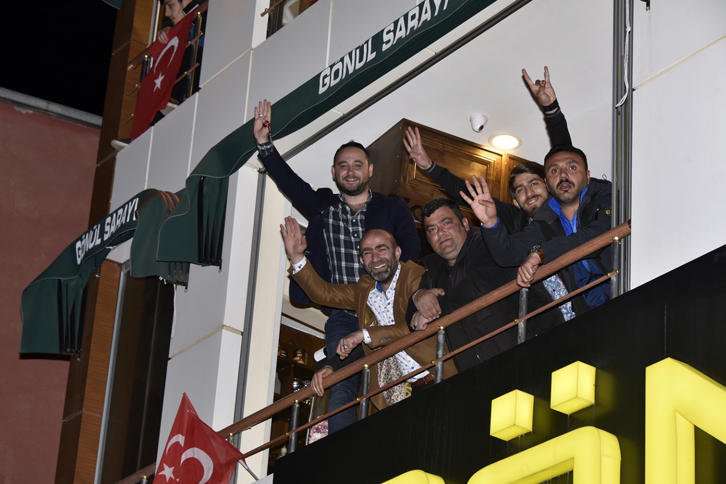 Gümüşhane’de ‘Başkan Erdoğan’ sloganlarıyla kutlama yapıldı 3