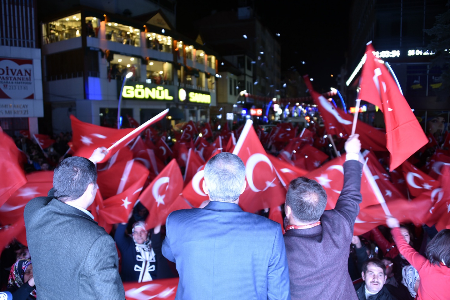 Gümüşhane’de ‘Başkan Erdoğan’ sloganlarıyla kutlama yapıldı 7