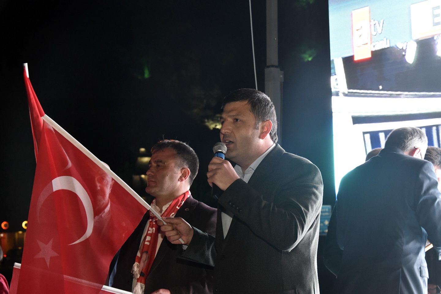 Gümüşhane’de ‘Başkan Erdoğan’ sloganlarıyla kutlama yapıldı 15