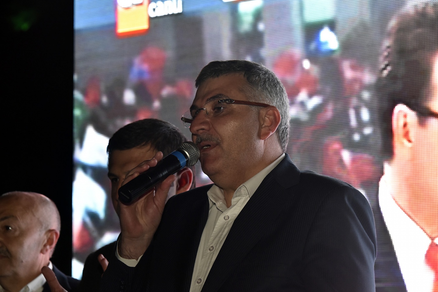 Gümüşhane’de ‘Başkan Erdoğan’ sloganlarıyla kutlama yapıldı 12