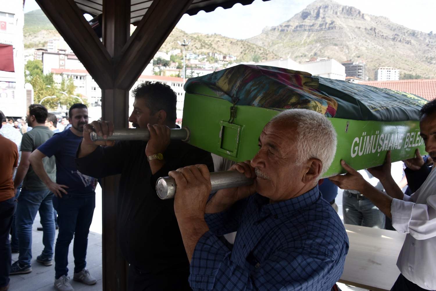 Doğum gününde toprağa verildi 15