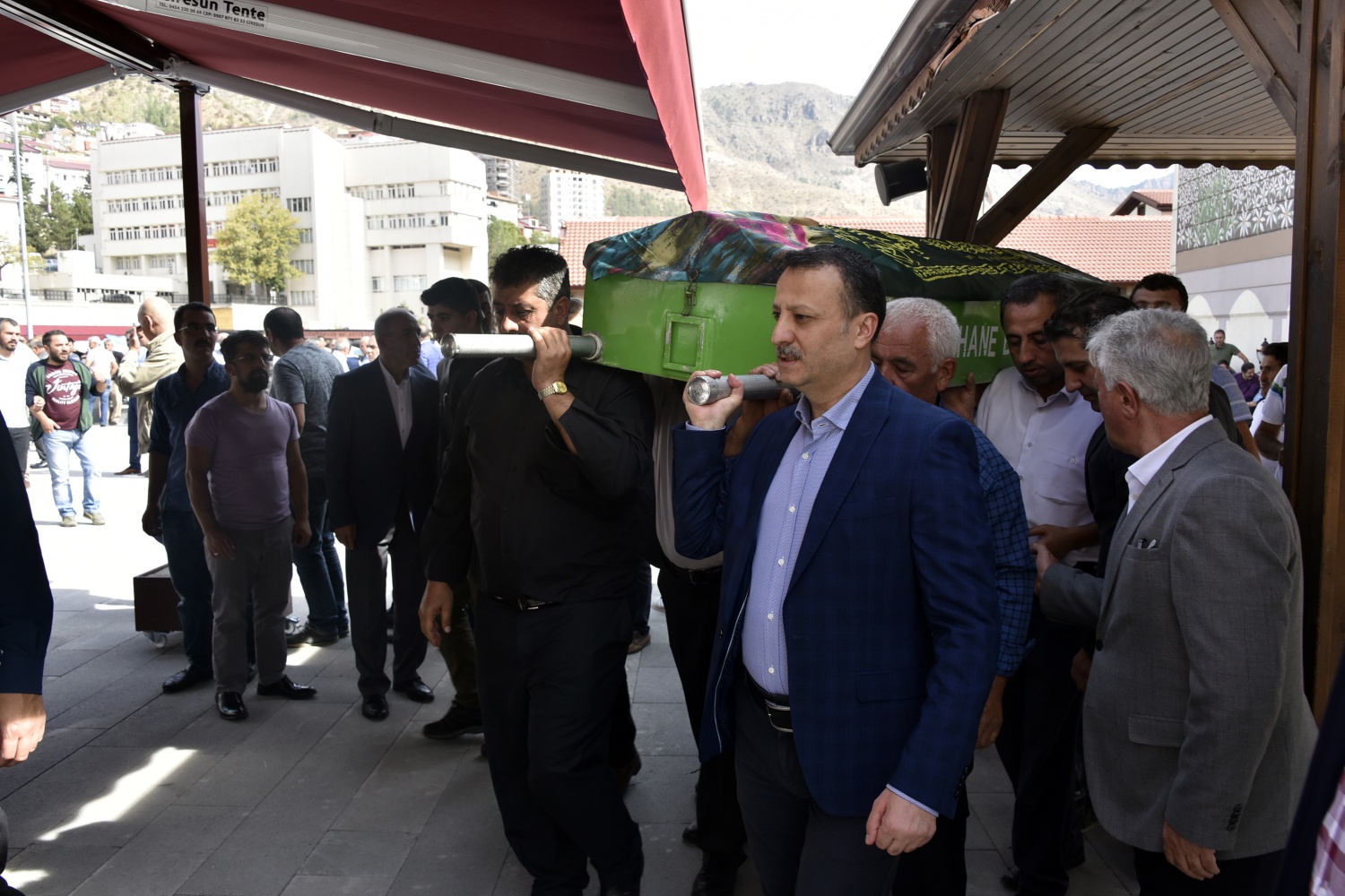 Doğum gününde toprağa verildi 16