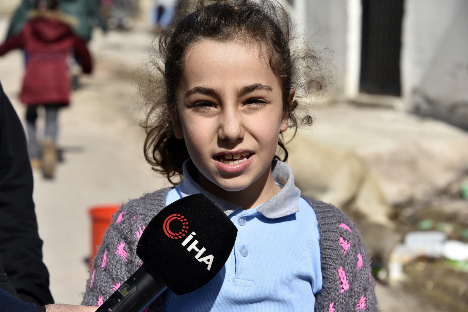 Bu köy okulunda artan yemekler sokak hayvanlarının 22