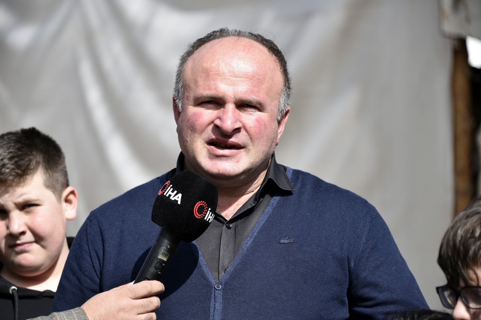 Bu köy okulunda artan yemekler sokak hayvanlarının 15