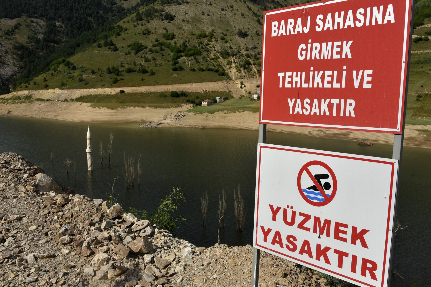 Baraj suları çekilince köy ortaya çıktı 10