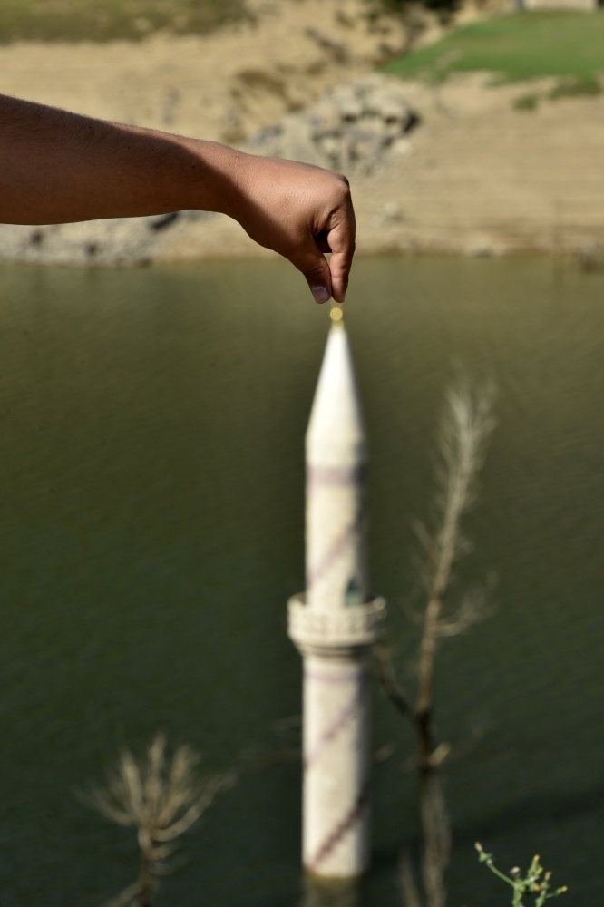 Baraj suları çekilince köy ortaya çıktı 16