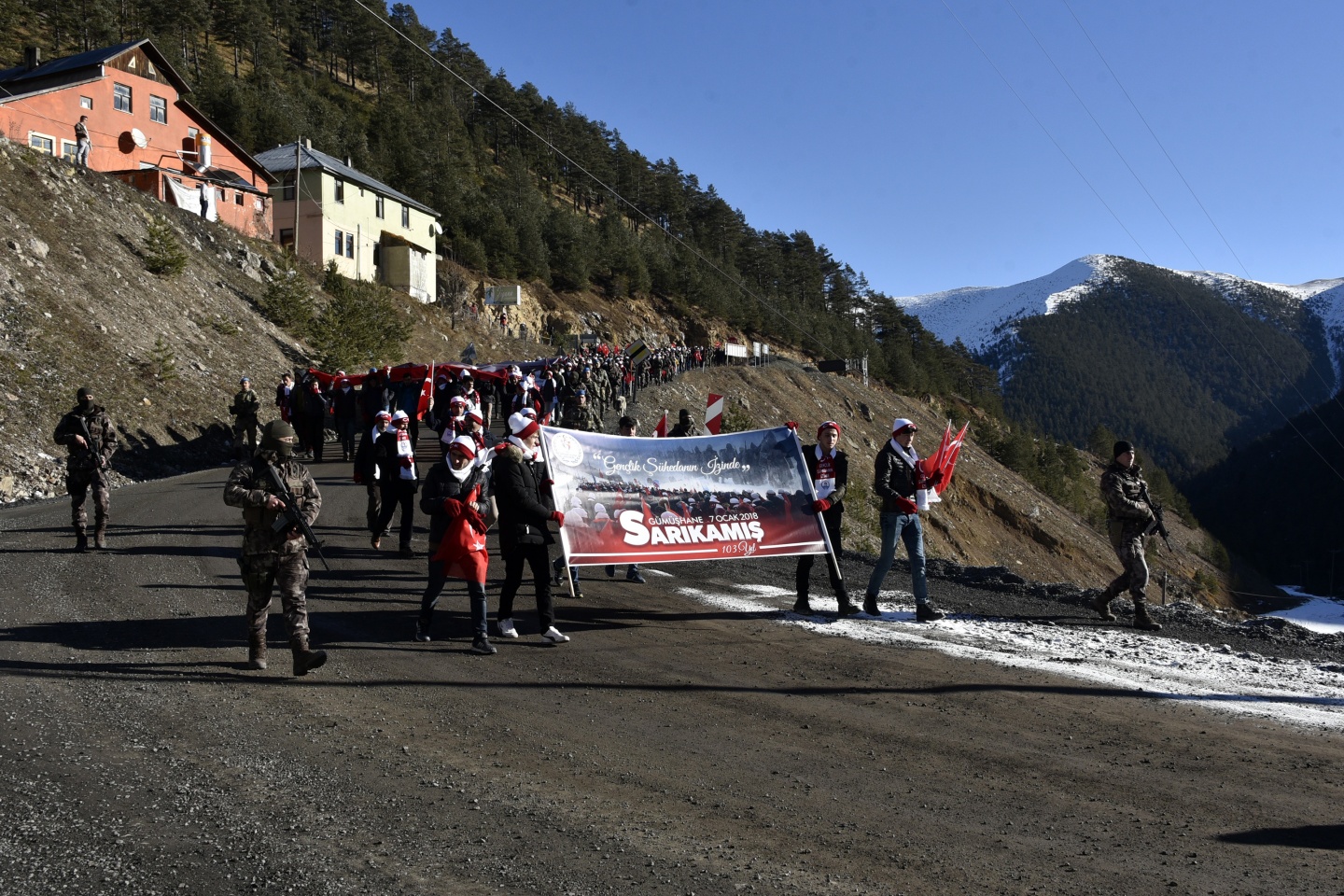 Gümüşhane, Zigana dağında eksi 4 derecede Sarıkamış şehitleri için yürüdü 8