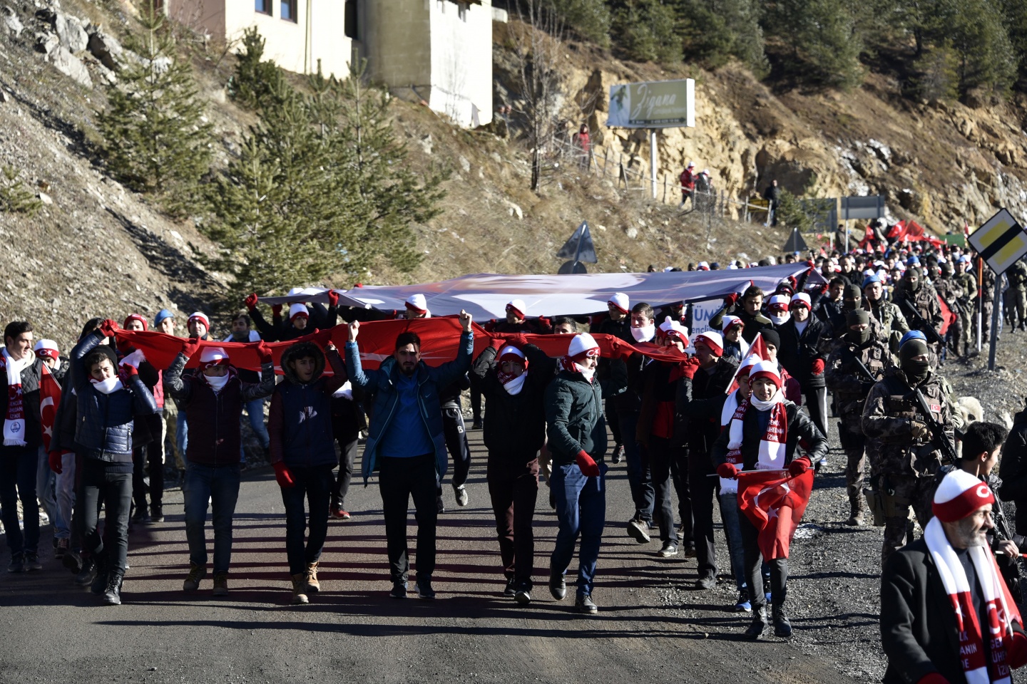 Gümüşhane, Zigana dağında eksi 4 derecede Sarıkamış şehitleri için yürüdü 5