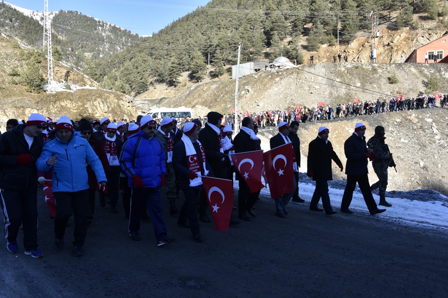 Gümüşhane, Zigana dağında eksi 4 derecede Sarıkamış şehitleri için yürüdü 4