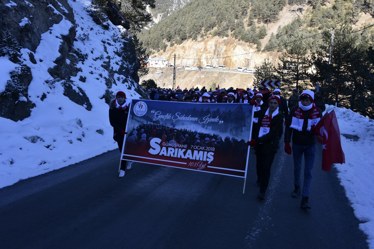 Gümüşhane, Zigana dağında eksi 4 derecede Sarıkamış şehitleri için yürüdü 7