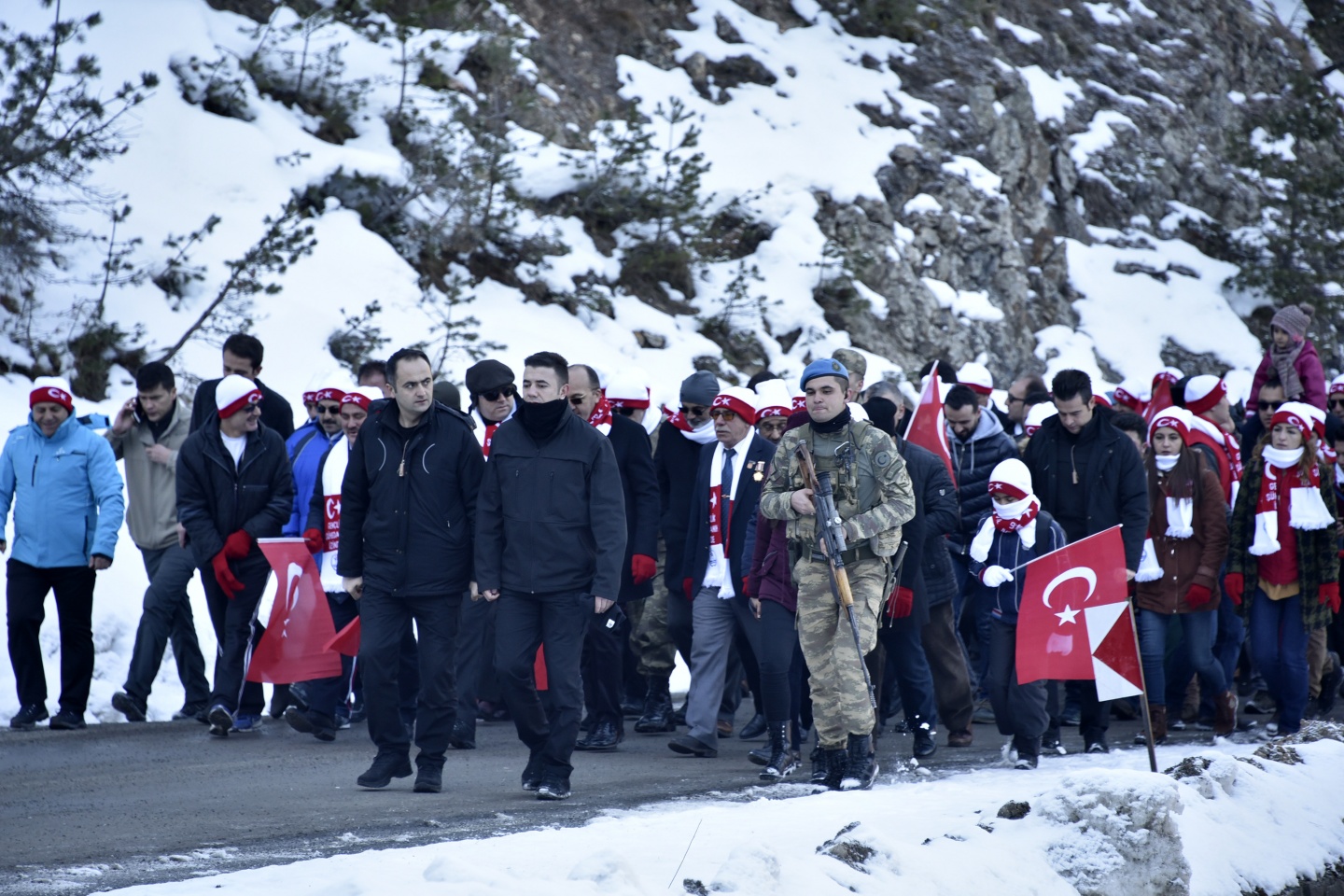 Gümüşhane, Zigana dağında eksi 4 derecede Sarıkamış şehitleri için yürüdü 10