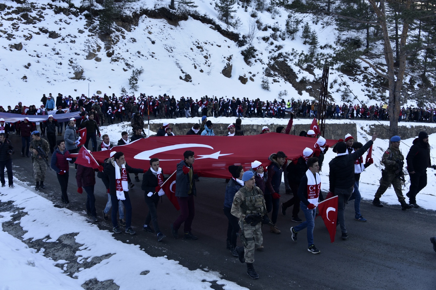 Gümüşhane, Zigana dağında eksi 4 derecede Sarıkamış şehitleri için yürüdü 12