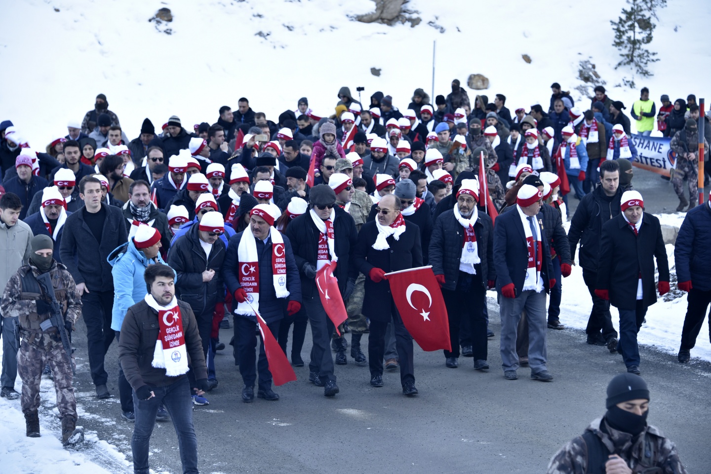Gümüşhane, Zigana dağında eksi 4 derecede Sarıkamış şehitleri için yürüdü 15