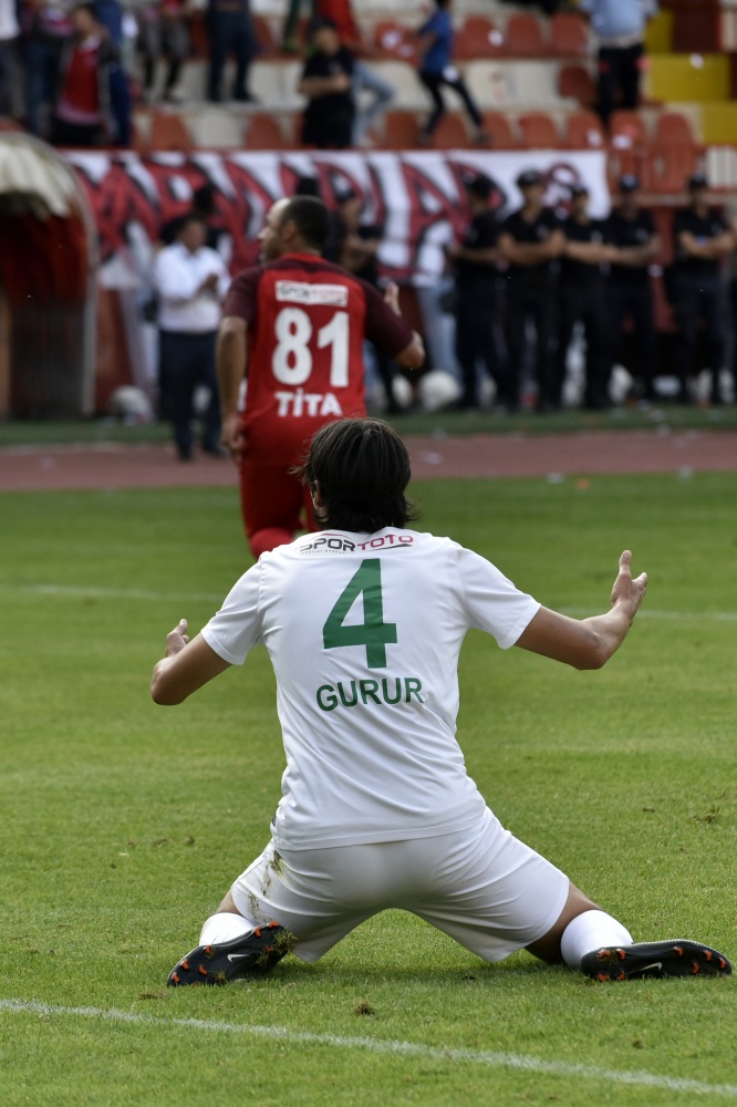 Gümüş’ün keyfi dört dörtlük 62